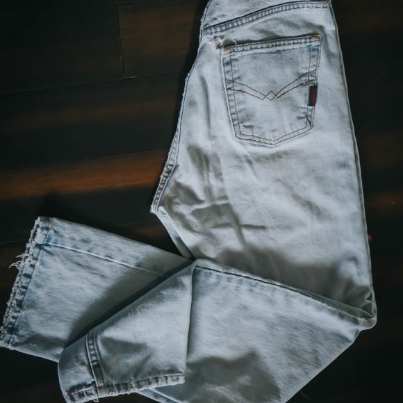 SOLD Vintage Button Fly Guess Jeans - size 28 - Distressed Style - Picture 3 of 7